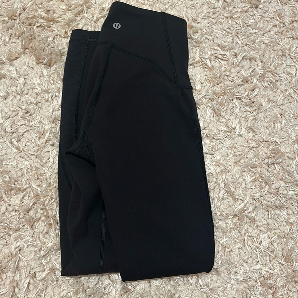BLACK LULULEMON LEGGINGS SIZE 2 LIGHTLY WORN